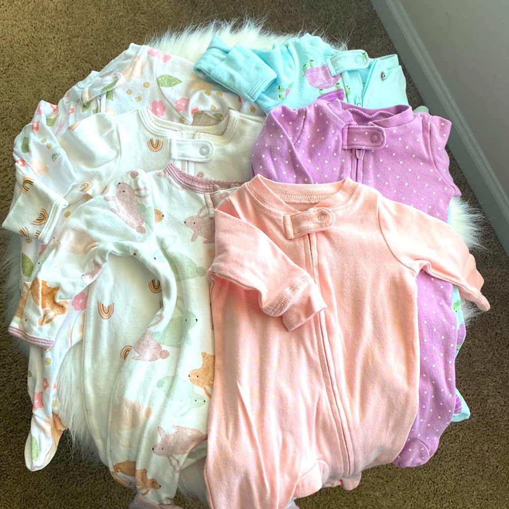 Assorted Newborn Clothing Bundle🚨FREE MITTENS 🚨